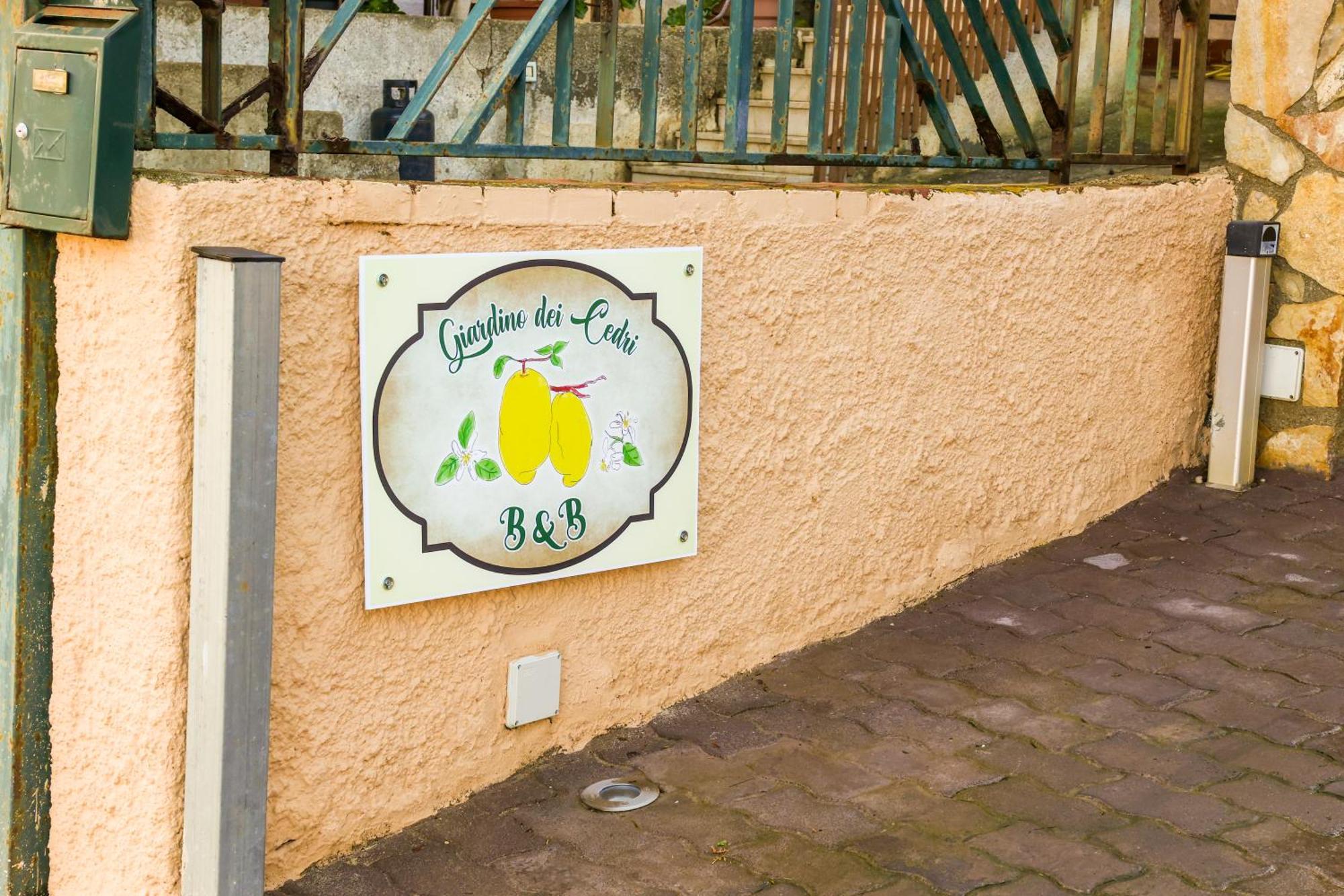 Giardino Dei Cedri Bed & Breakfast *
